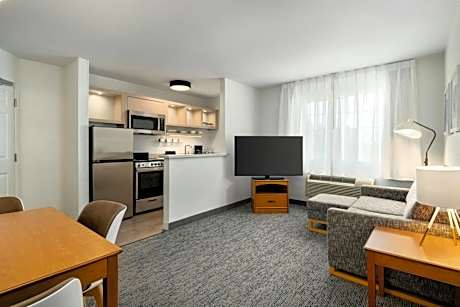 Queen Studio with Sofa Bed - Hearing Accessible