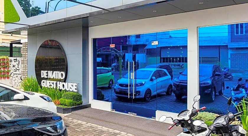 RedDoorz Premium near Centre Point Mall Medan