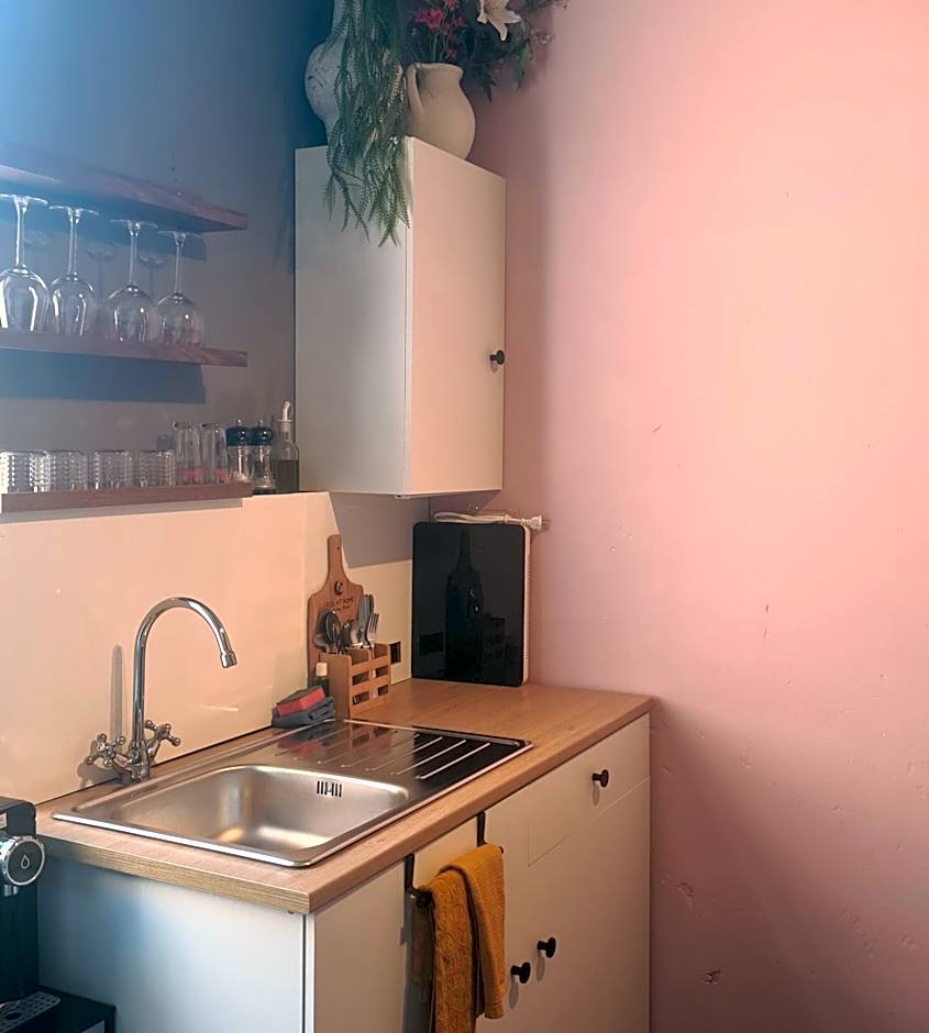 Feel at Home - Holiday Studio