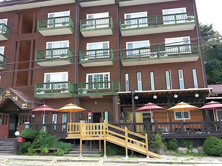 Goodstay White Cabin Pension (Korea Quality)