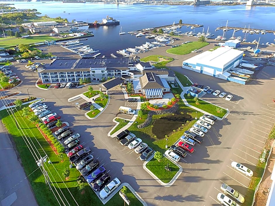 Park Point Marina Inn