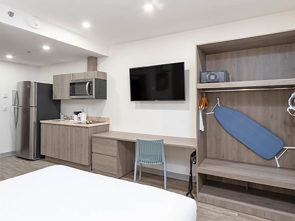 Hotel Mesaluna Short & Long Stay