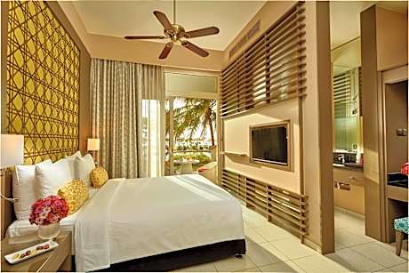 Deluxe King Room with Sea View