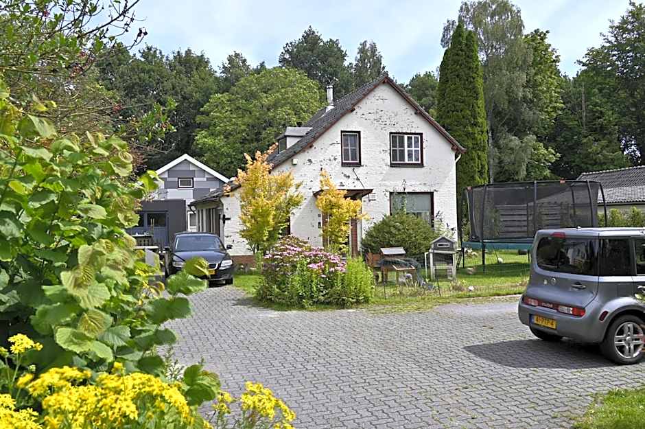 DINOS Bed&Breakfast - Whole Guesthouse