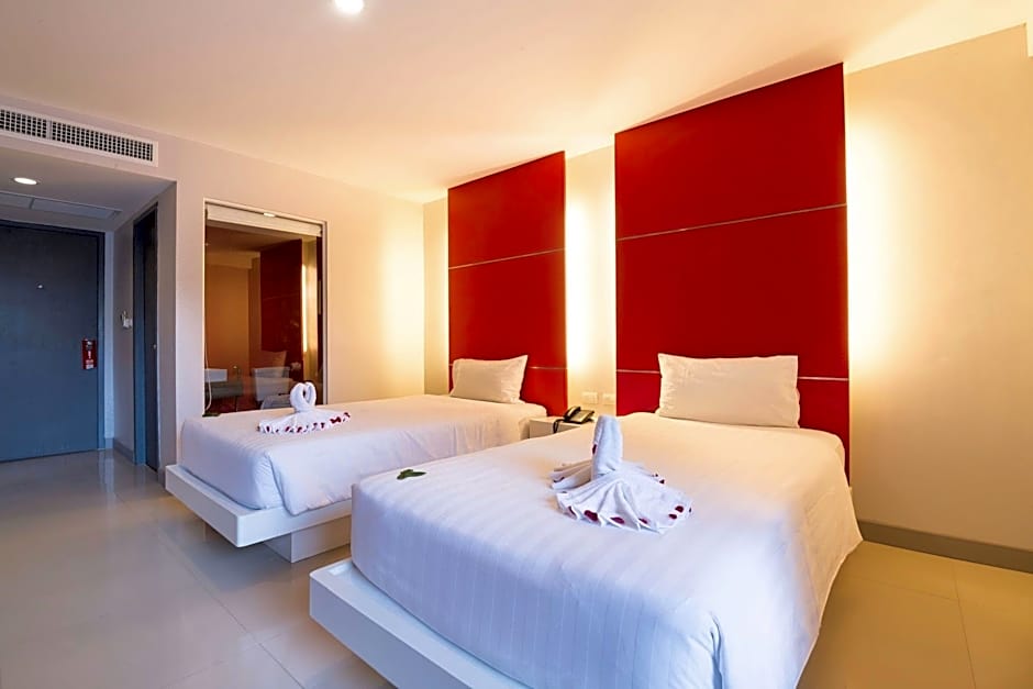 Alfresco Phuket Hotel