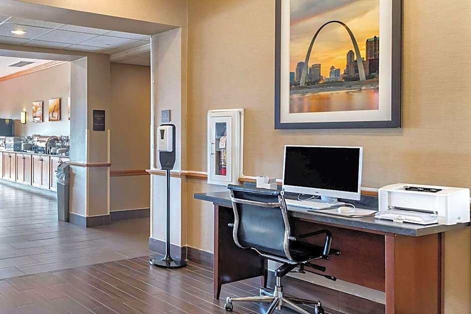 Comfort Inn & Suites Greenville I-70