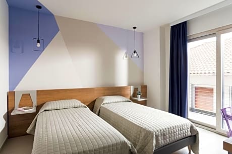 Deluxe Double Room (2 Adults + 1 Child)