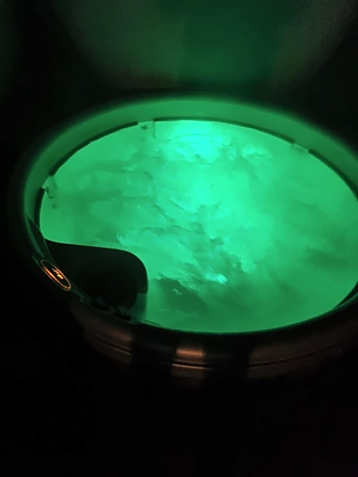 Luxury caravan and Tattershall lakes with private hot tub and WiFi