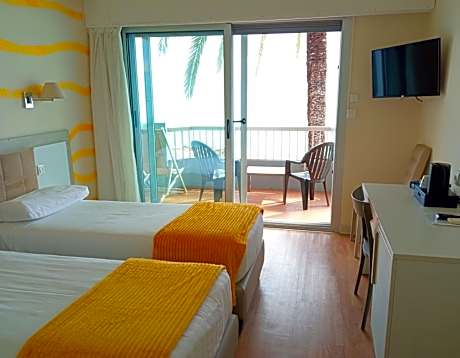 Double or Twin Room with Balcony and Sea View