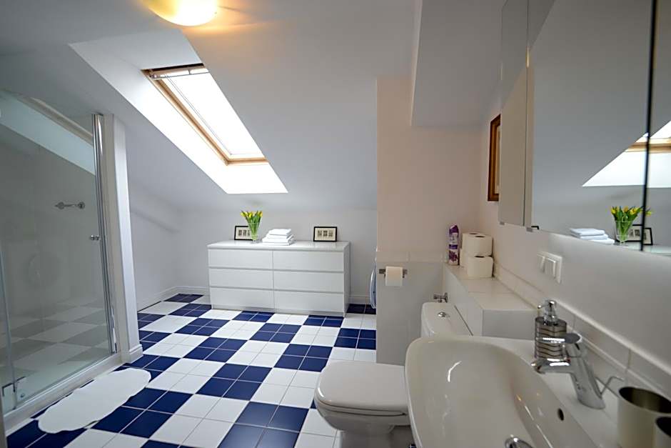 Crystal Suites Old Town