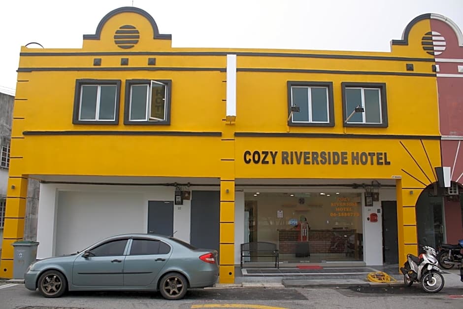 Cozy Riverside Hotel
