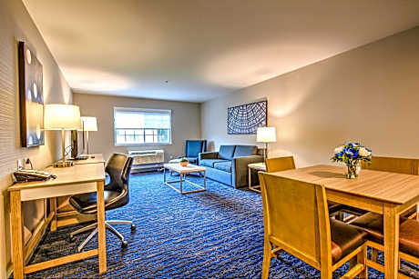 Suite - 3 Queen Beds, Non-Smoking, Sofabed, 42 Inch Lcd Television, Wet Bar, High Speed Internet Acc