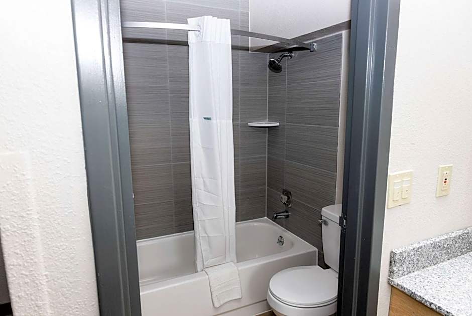 Days Inn by Wyndham Cincinnati East