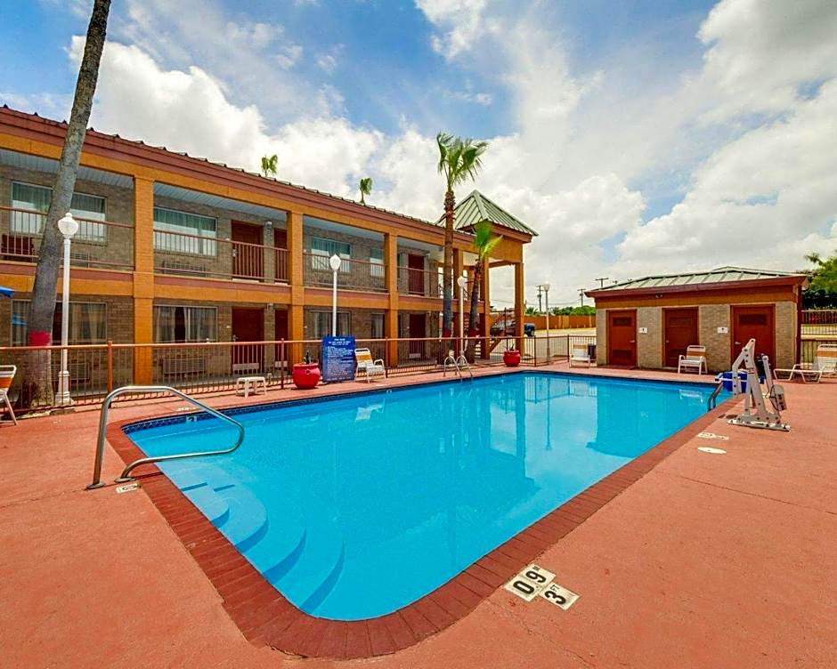 Econo Lodge Inn & Suites Eagle Pass