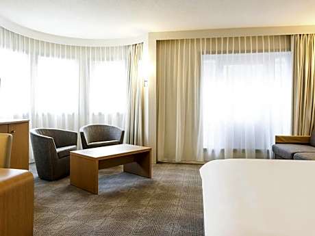 Junior Suite with One Queen Bed and Sofa