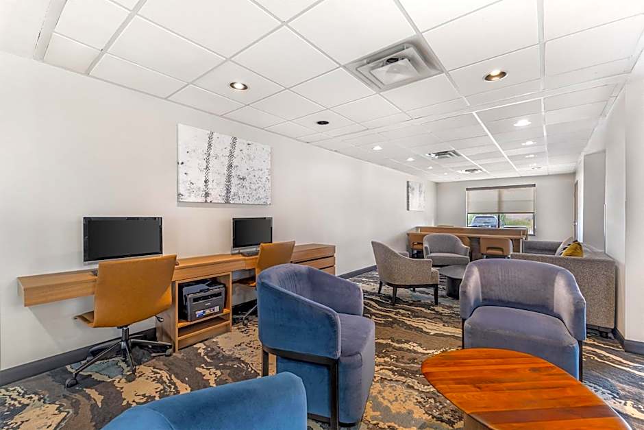 Best Western Plus Airport Inn & Suites