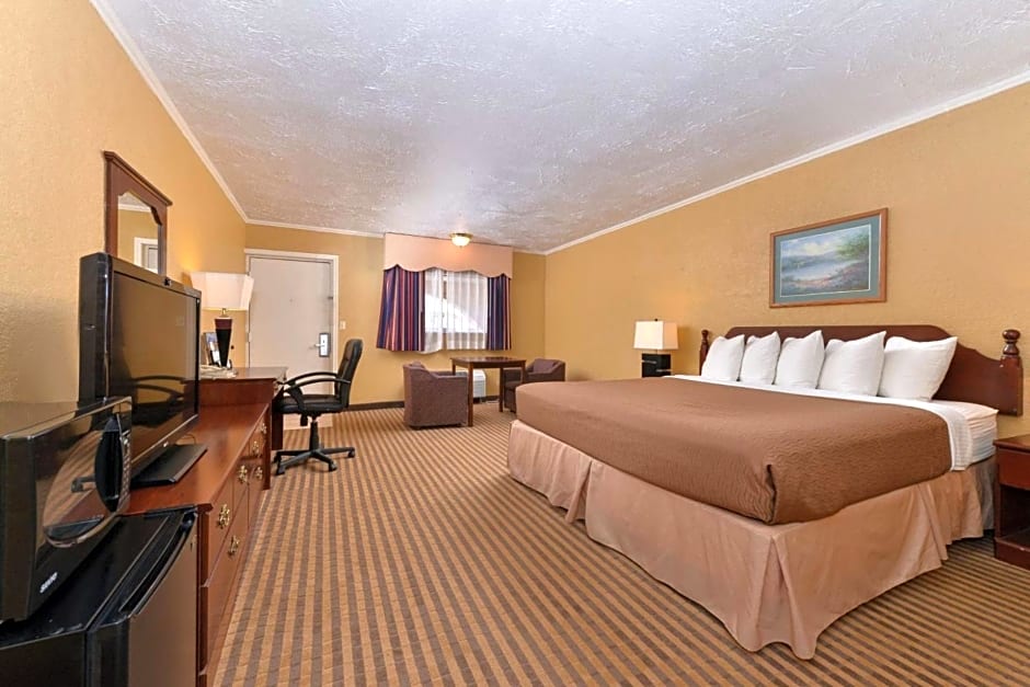 Executive Plus Inn and Suites