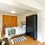 Chalet du Village - Rustic charm, lake - beach access