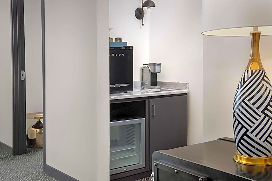 Photo 1 of 6 of Suite, City View