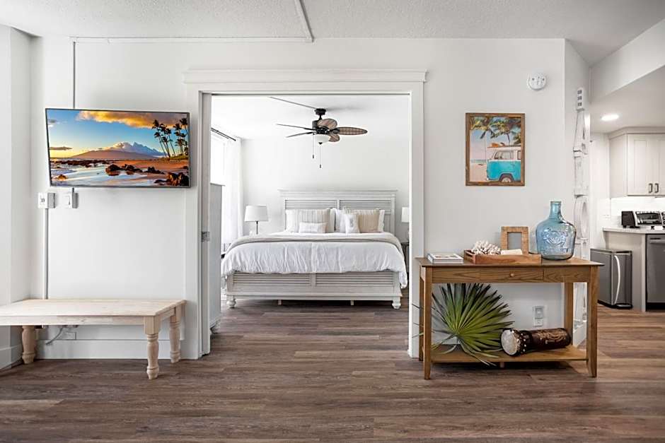 Top 10 Pick! Walk to Beach, Shops, Dining and Pool