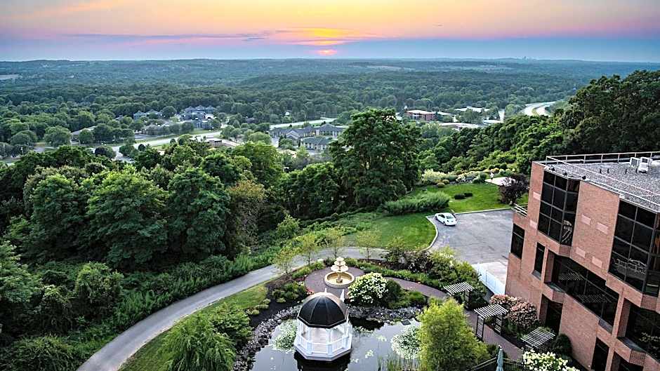 Woodcliff Hotel And Spa