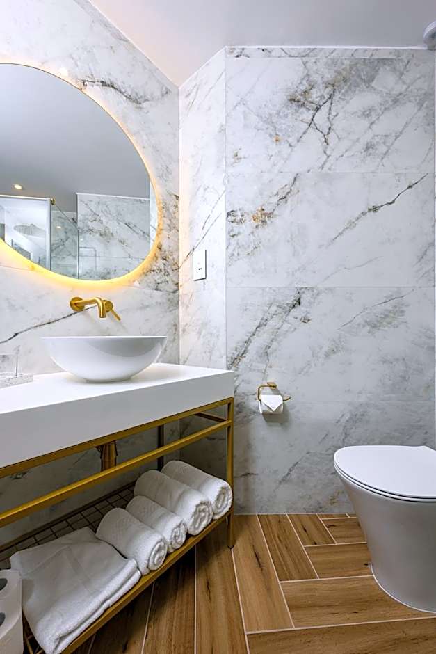 XVI Suites - Adults Only