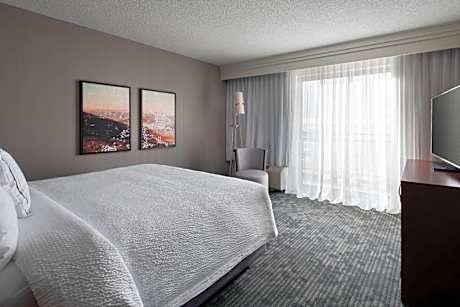 One-Bedroom Conference King Suite