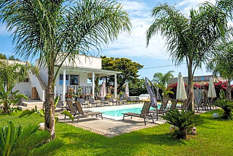 VILLA LEONARDO SAN FOCA - Room, Pool & Restaurant