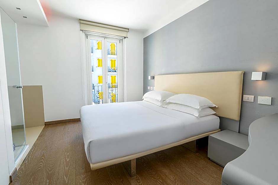 Life Hotel