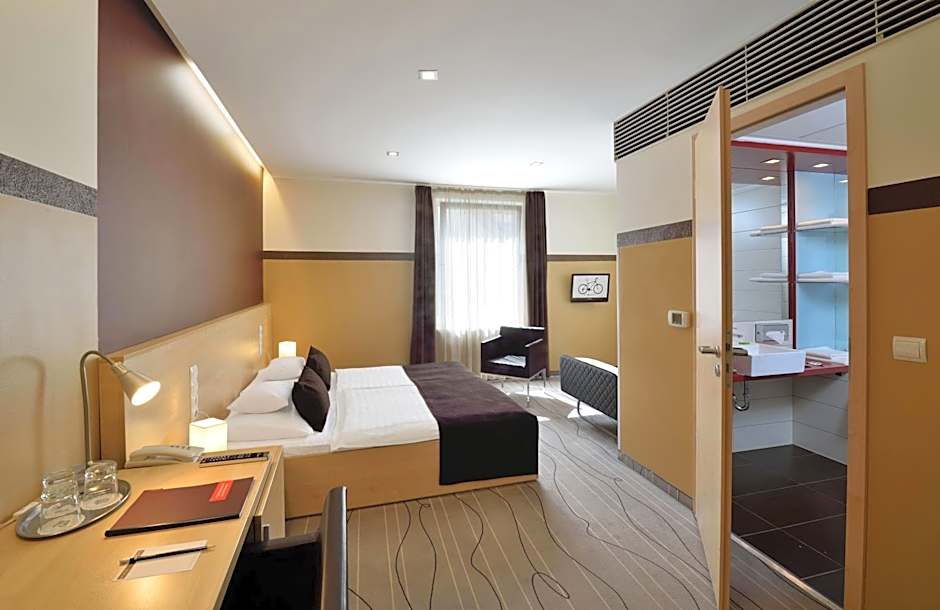 Promenade City Hotel