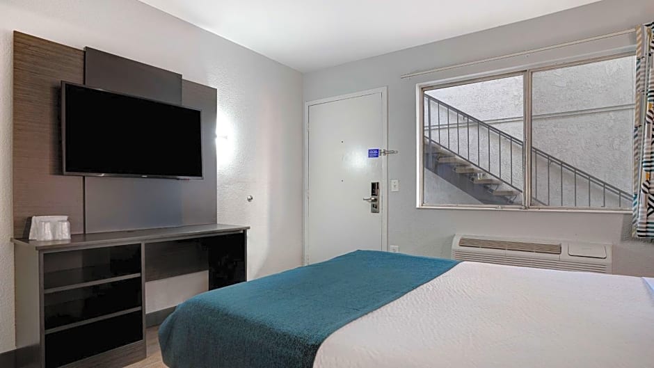Motel 6-Bakersfield, CA - South
