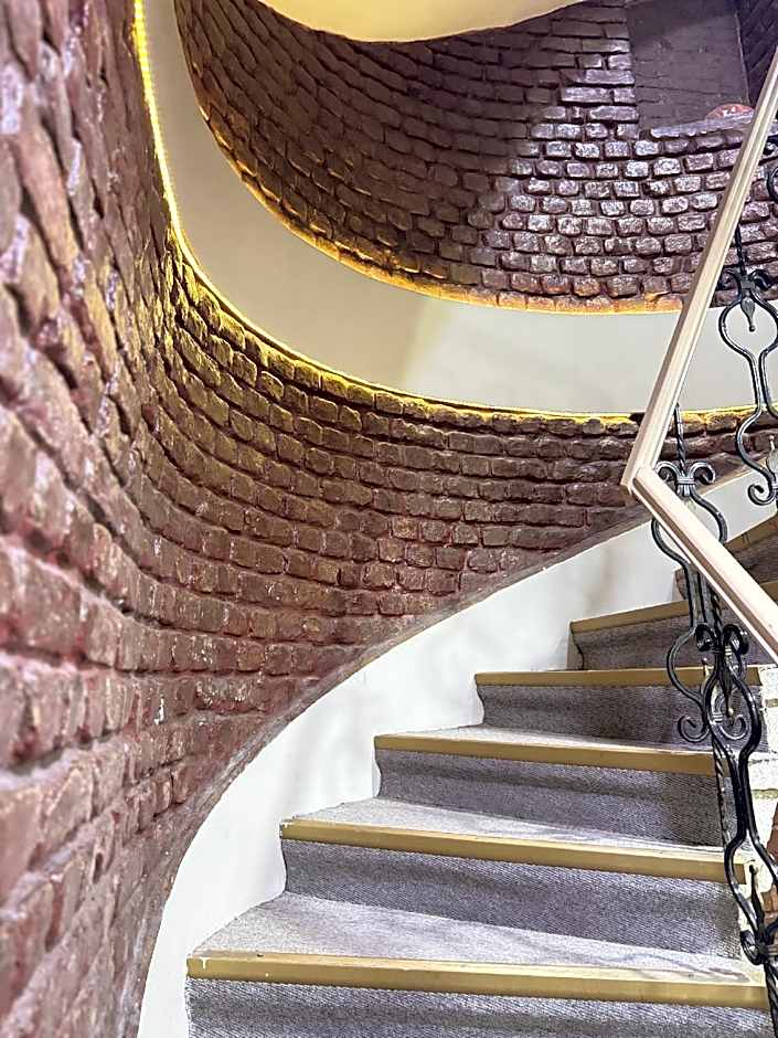 RENOVA OLD CiTY HOTEL
