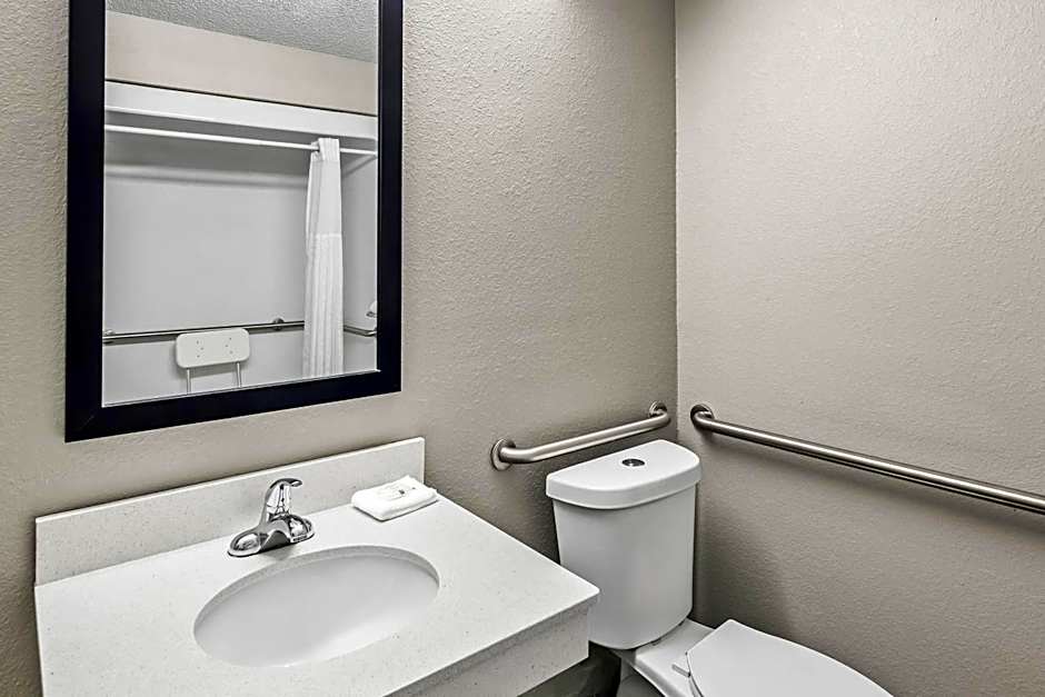 Quality Inn & Suites I-81 Exit 7