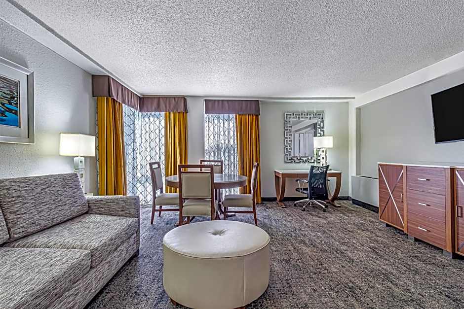 DoubleTree By Hilton Milwaukee Downtown