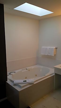 Queen Room with Spa Bath