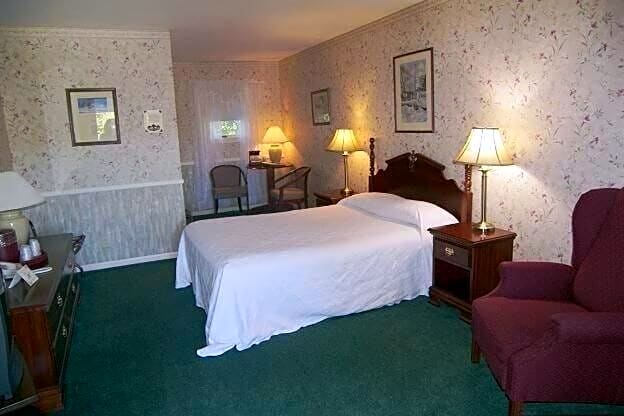 Cedar Crest Inn