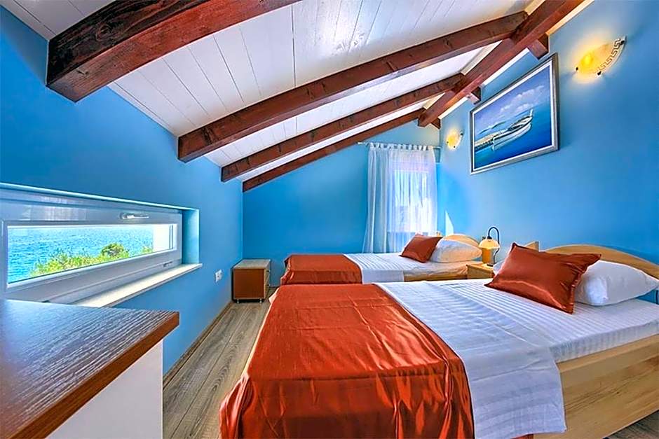 Luxury Beachfront Villa Dalmatino Trogir with private pool right at the beach in Okrug Gornji - Ciovo