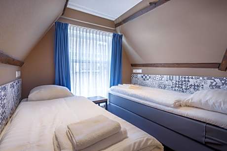 Twin Room with Private Bathroom