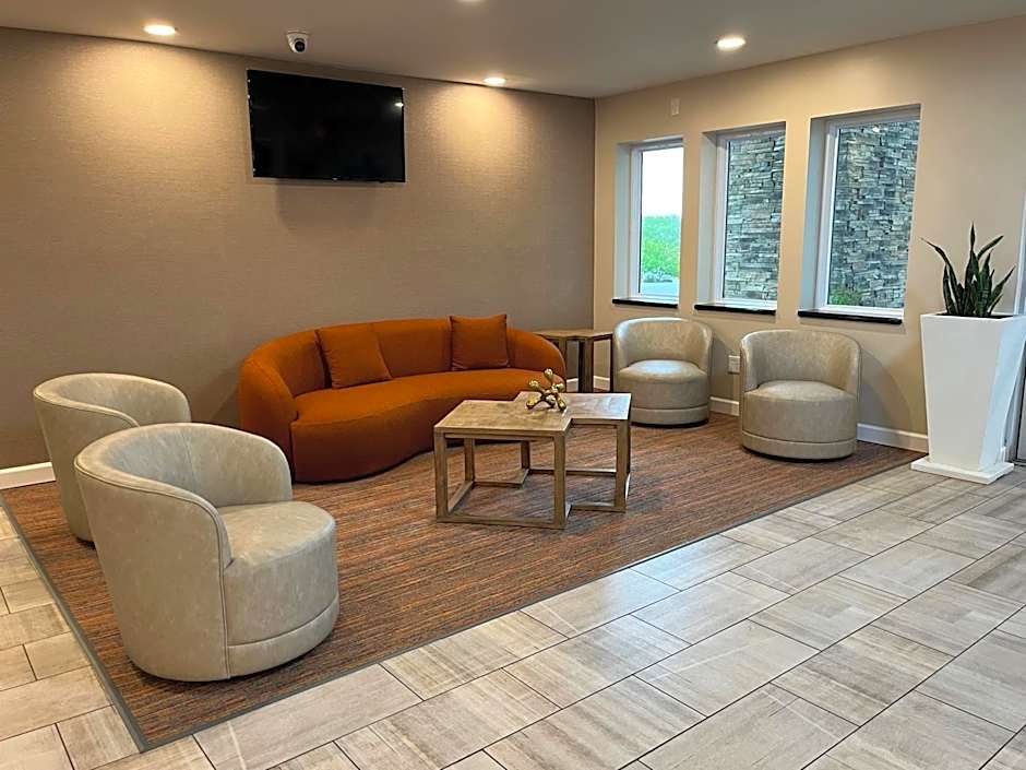 Orangewood Inn & Suites Kansas City Airport