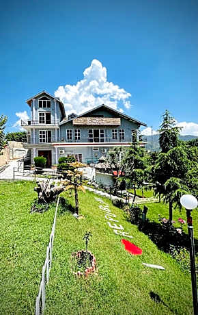 Republika Central Hotel & Resort