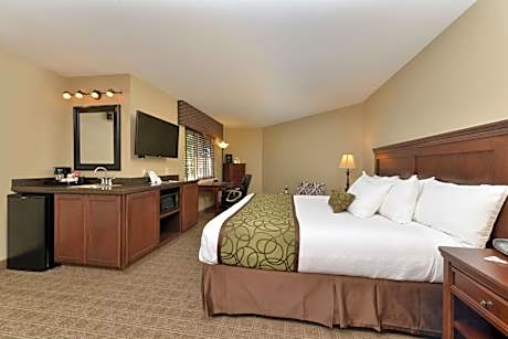 King Suite with Spa Bath and Fireplace - Non-Smoking