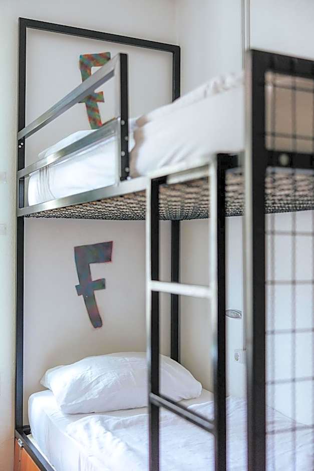 Party Hostel Zzz