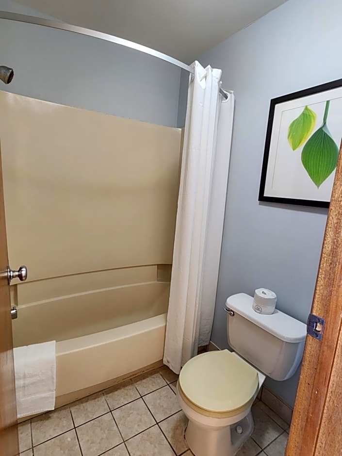 WestSpring Inn - Westlake Cleveland
