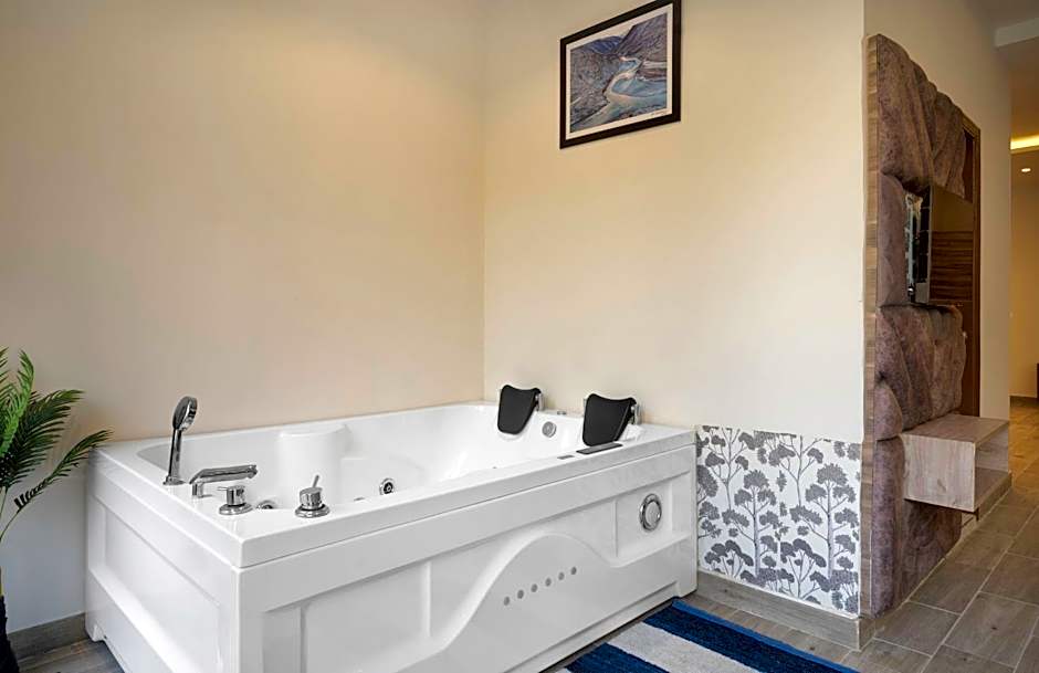 SPT Clarks Inn Suites, Mandi