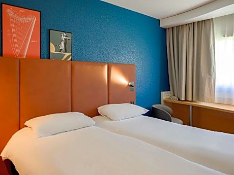 Standard Room with 2 Single Beds