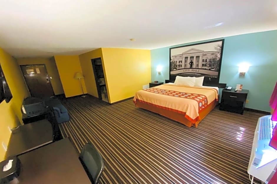 Super 8 by Wyndham Warrenton
