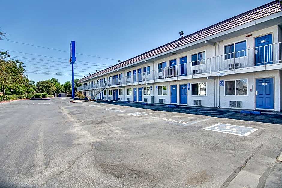 Motel 6-Stockton, CA - Charter Way West