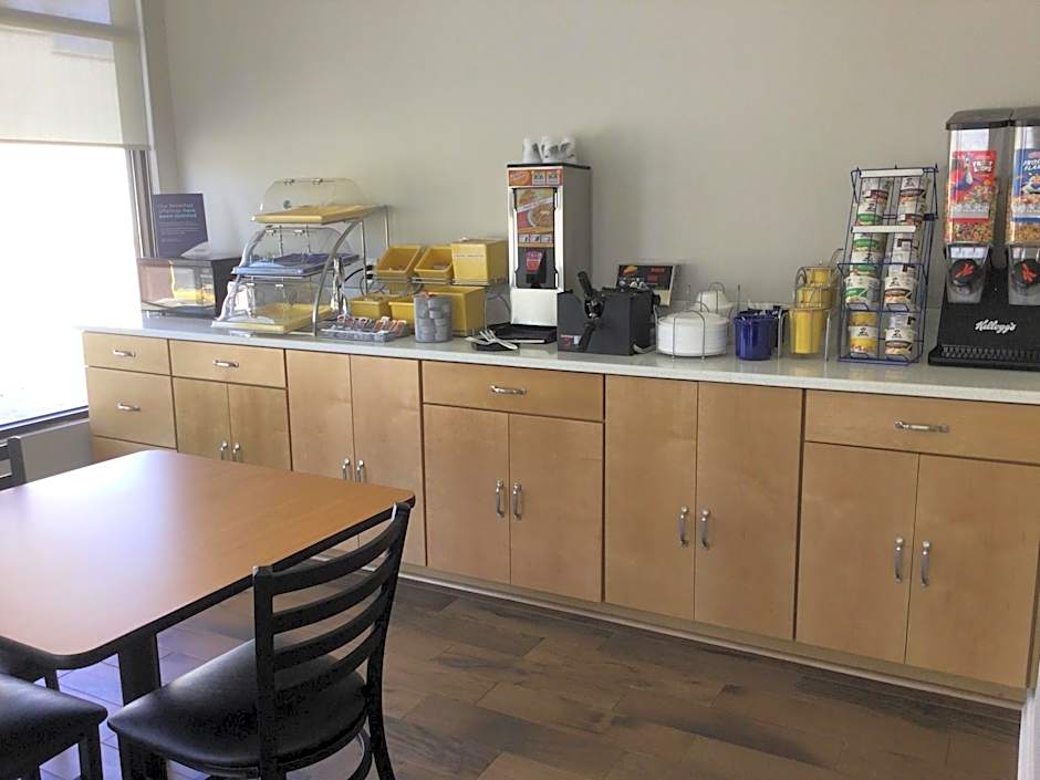 Days Inn by Wyndham Jackson