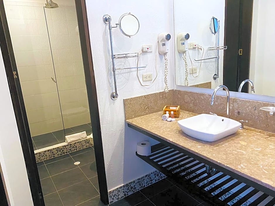 Hotel Retiro 84 by MIJ