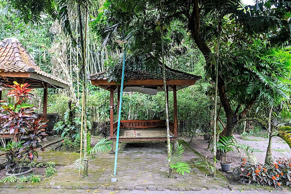 RedDoorz near Museum Gunung Merapi